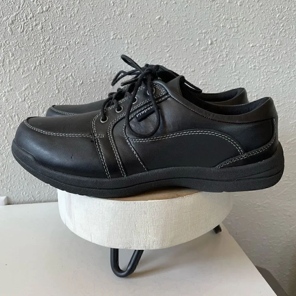 Propet Black Leather Sneakers Size 9 EUC